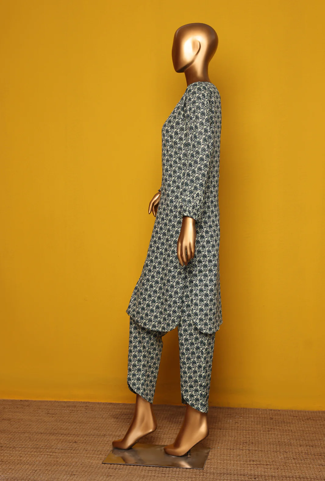 2 Piece Stitched Khaddar Printed Suit - Image 2