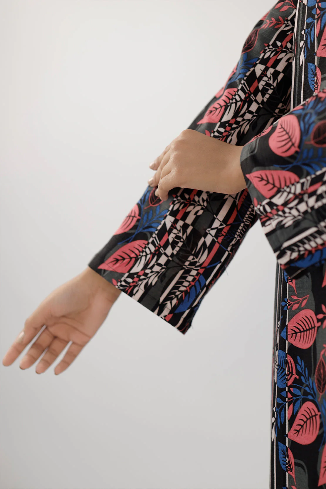 Printed Khaddar Stitched 3 Piece - Image 7