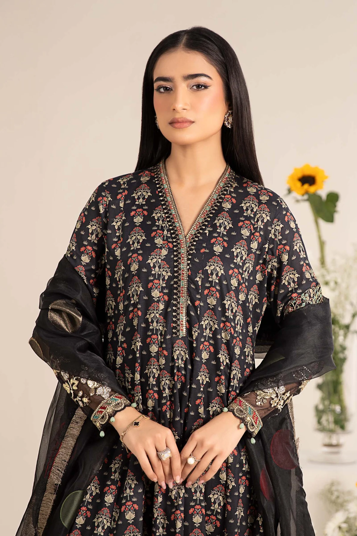 3 Piece Embroidered Lawn Suit | DW-EF25-54 - Image 2