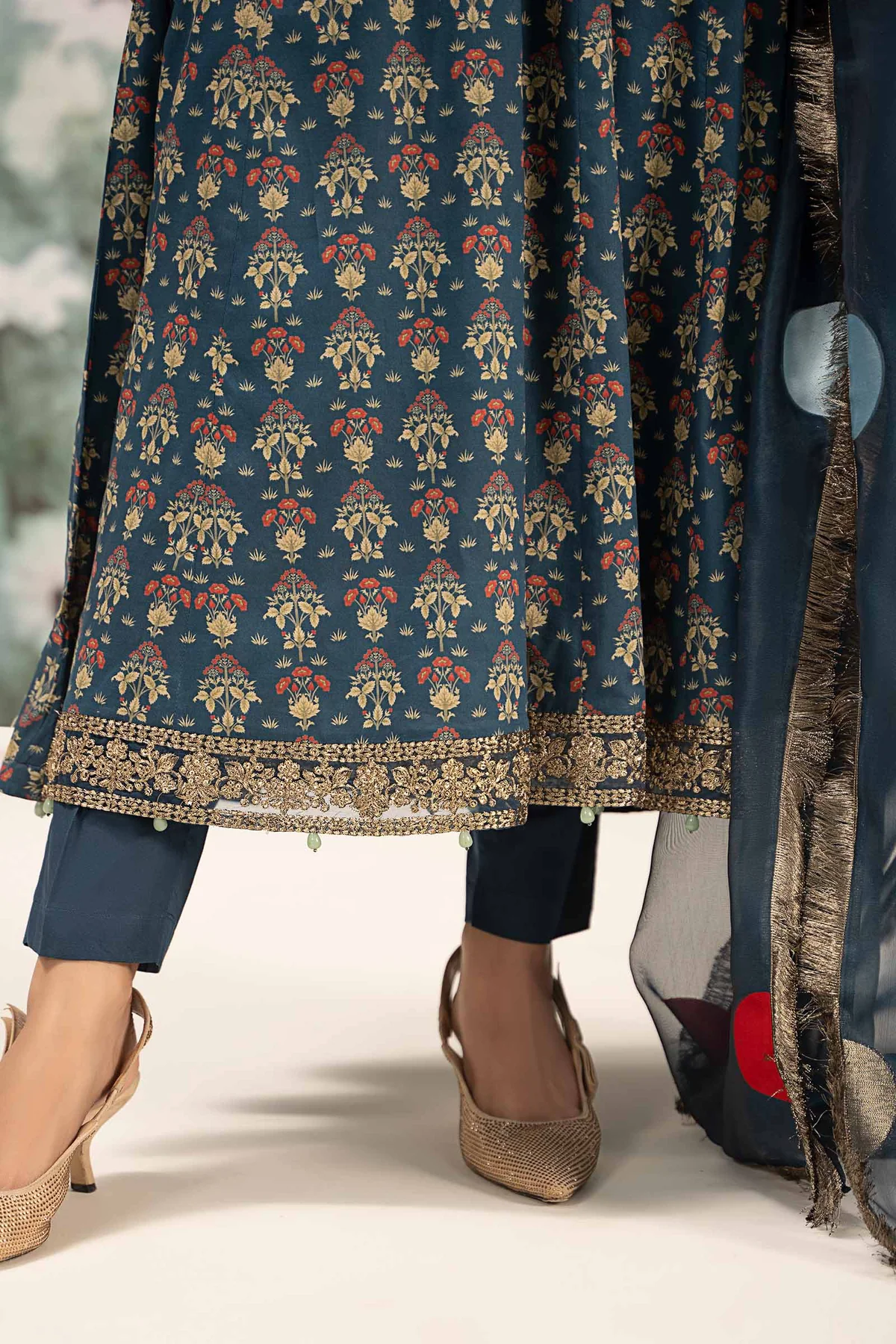 3 Piece Embroidered Lawn Suit | DW-EF25-54 - Image 4