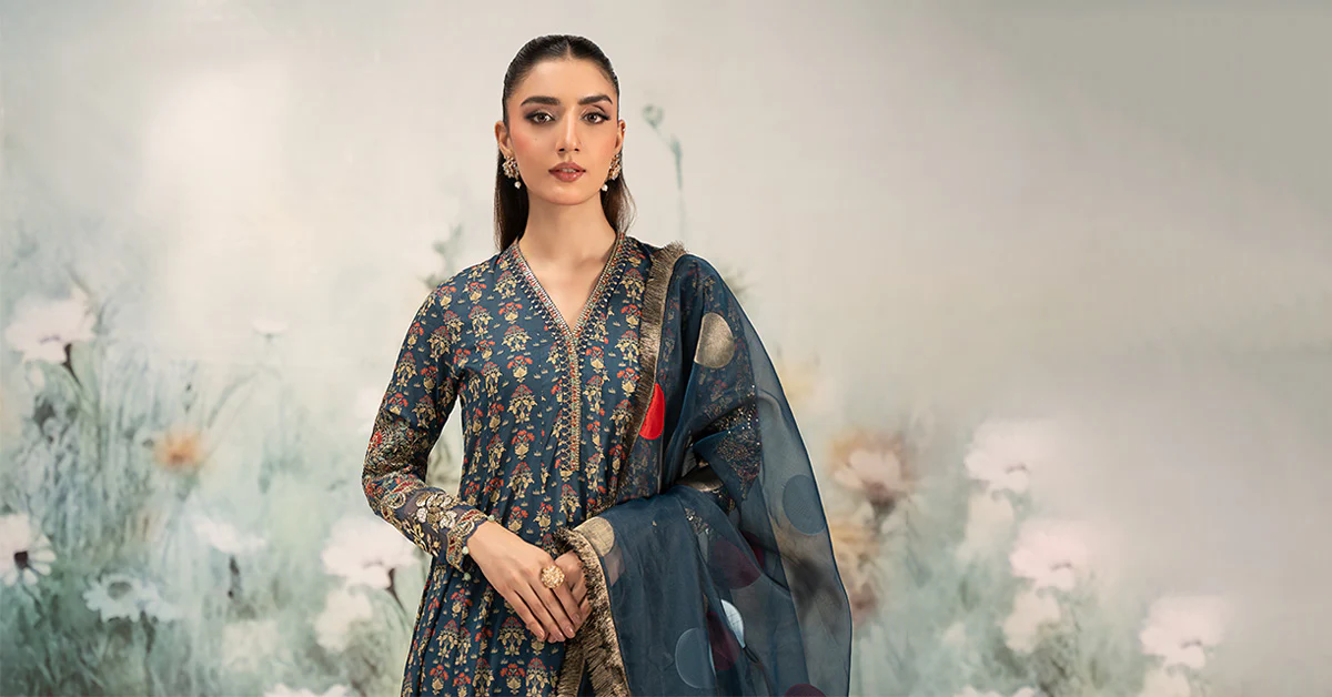 3 Piece Embroidered Lawn Suit | DW-EF25-54 - Image 7