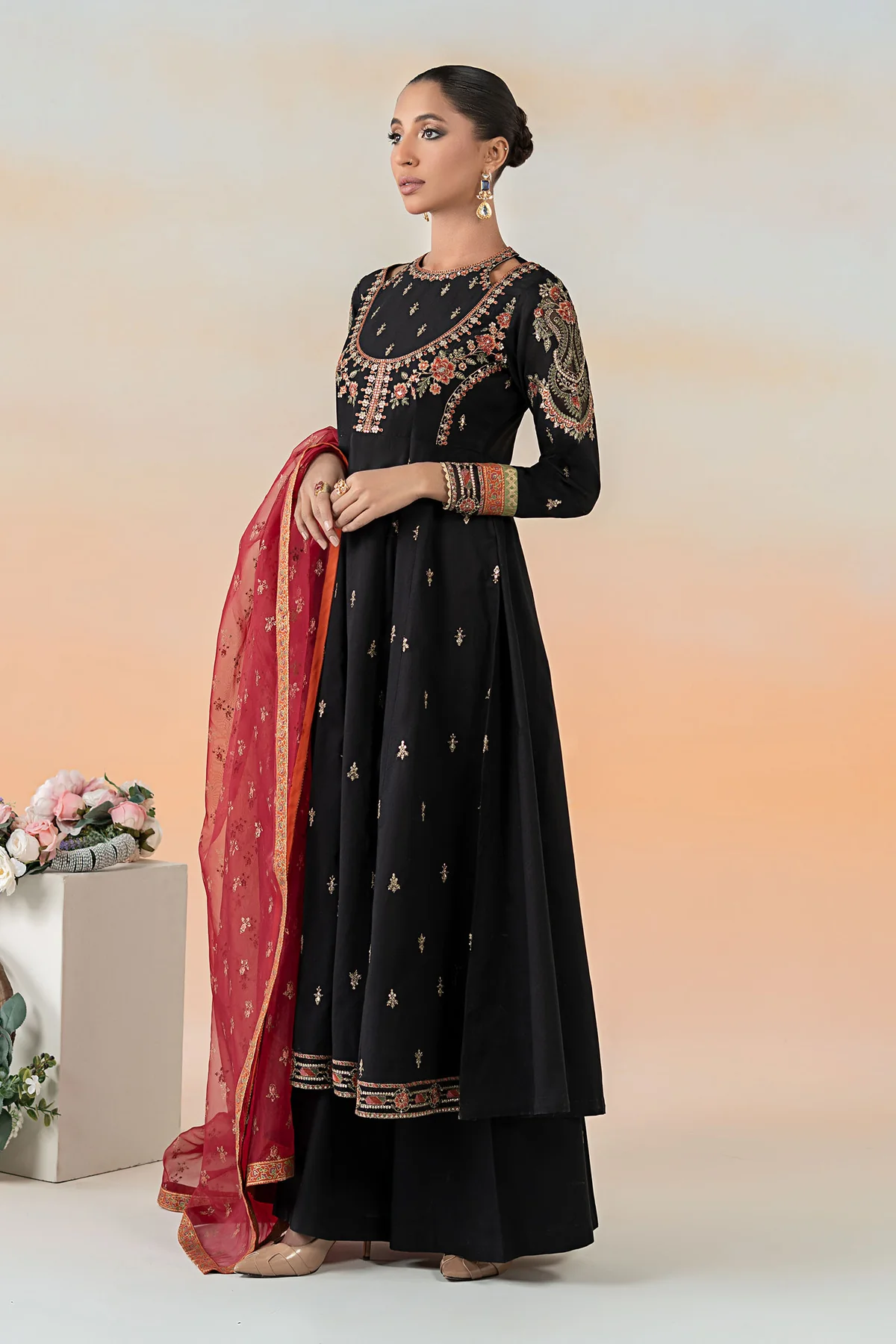 3 Piece Embroidered Lawn Suit | DW-EF25-60 - Image 4