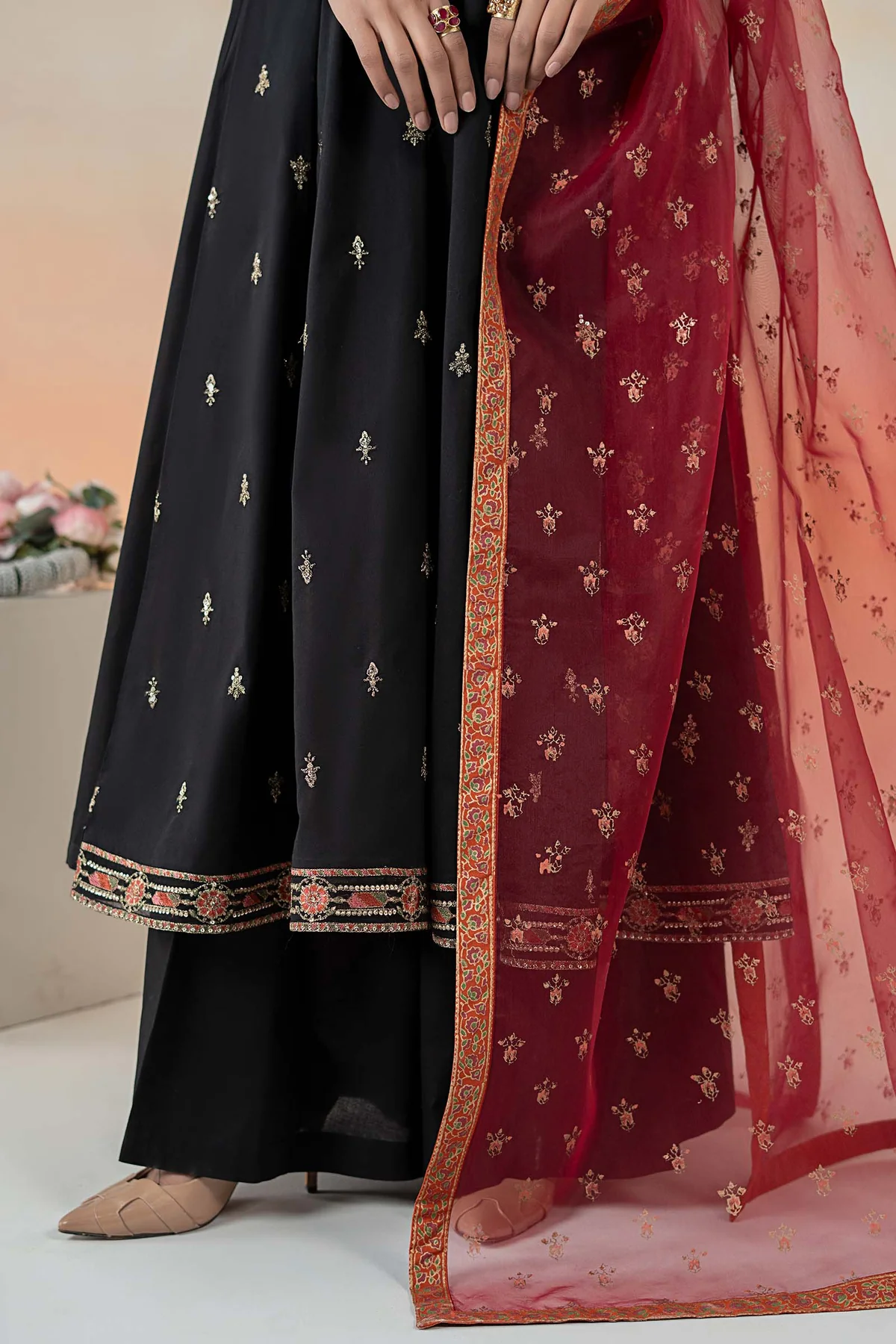3 Piece Embroidered Lawn Suit | DW-EF25-60 - Image 5