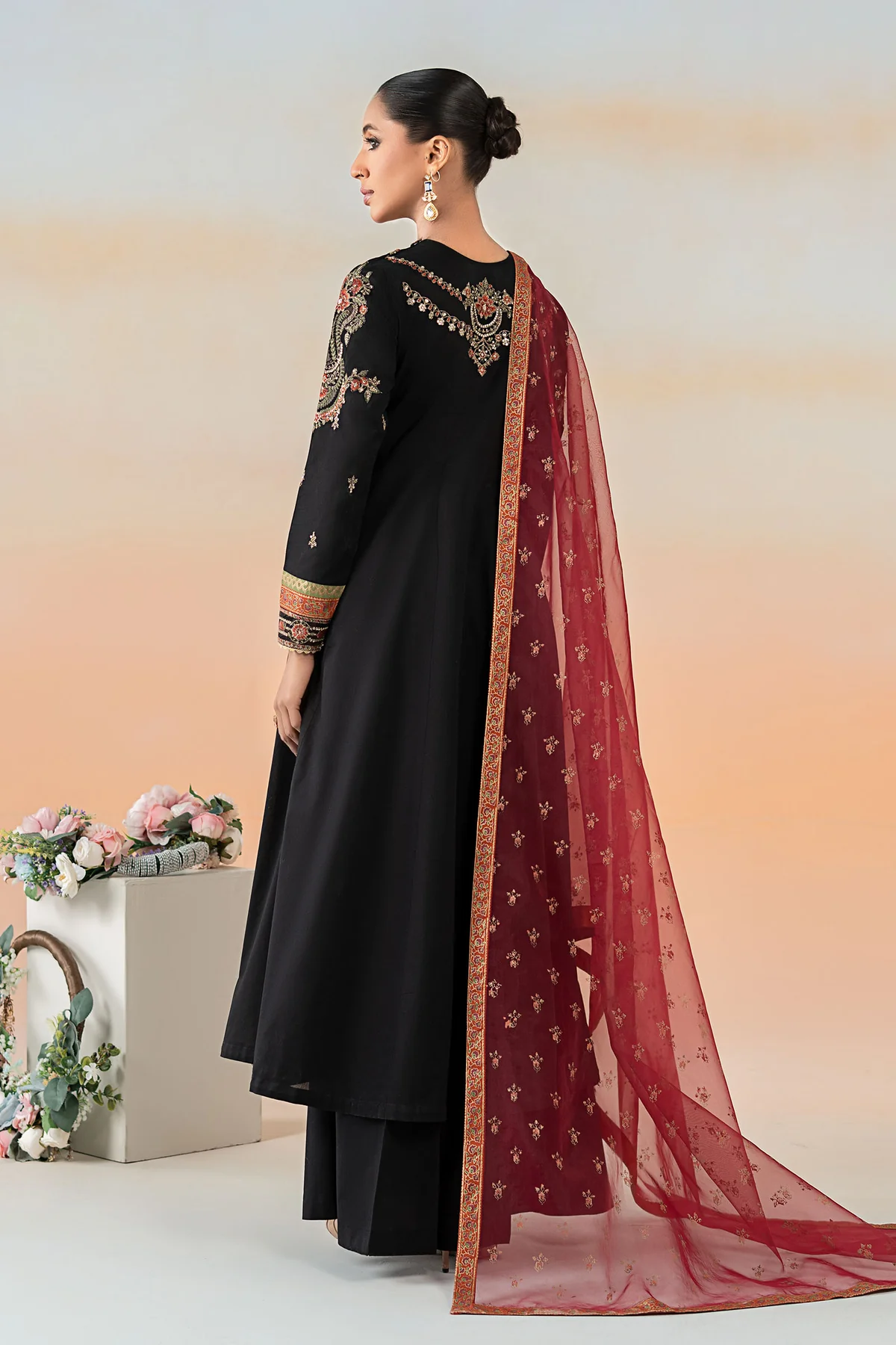 3 Piece Embroidered Lawn Suit | DW-EF25-60 - Image 7