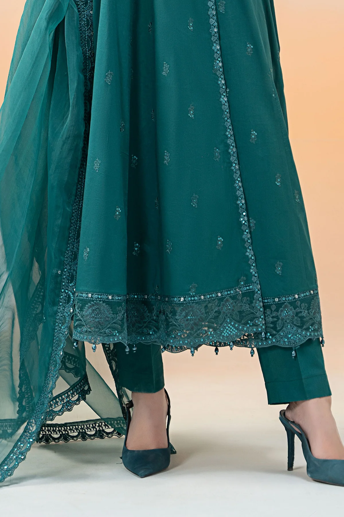 3 Piece Embroidered Lawn Suit | DW-EF25-83 - Image 5