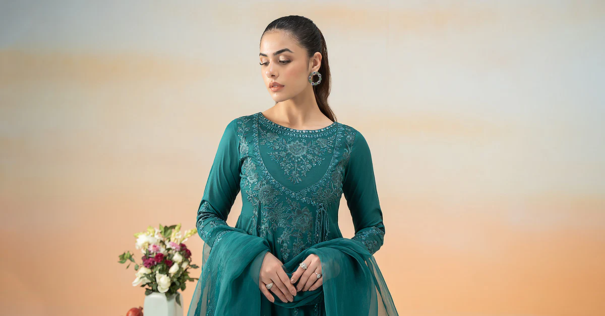 3 Piece Embroidered Lawn Suit | DW-EF25-83 - Image 9