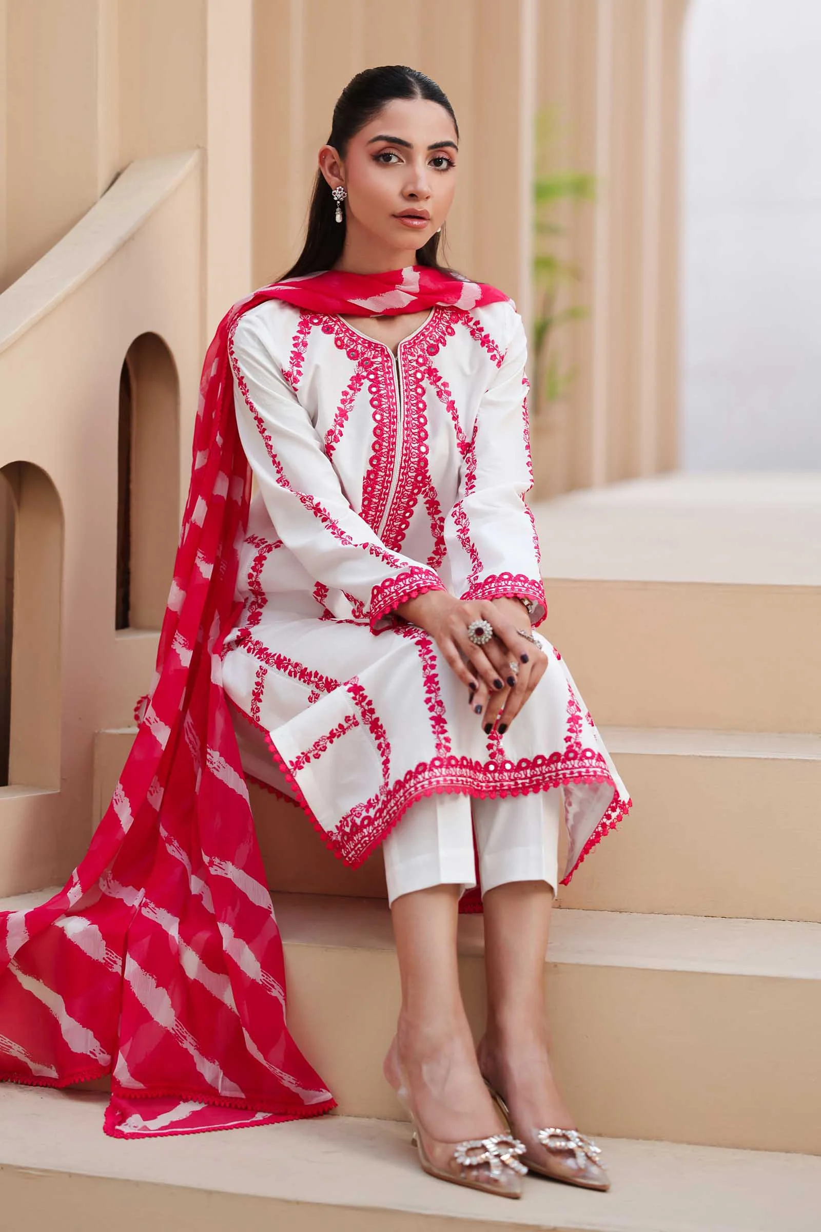 3 Piece Embroidered Lawn Suit | DW-EA25-60 - Image 3