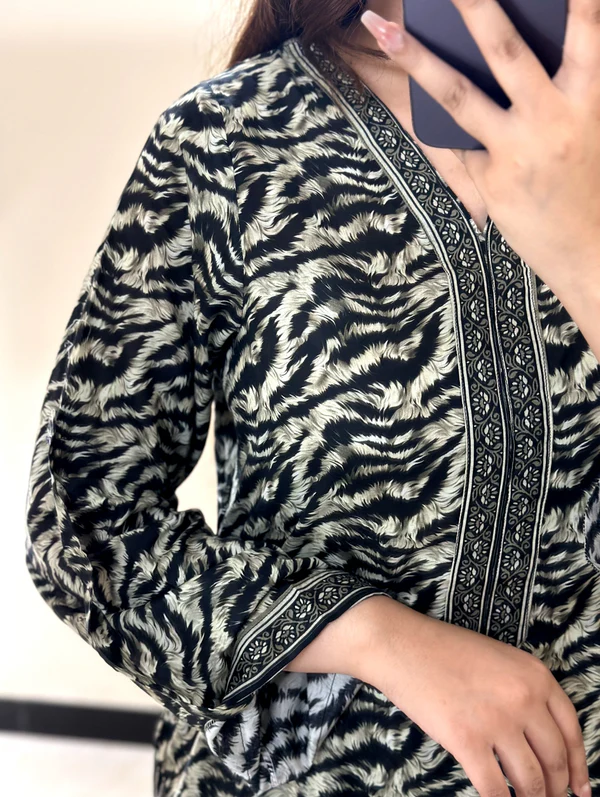 Printed Lawn 2PC - Image 2